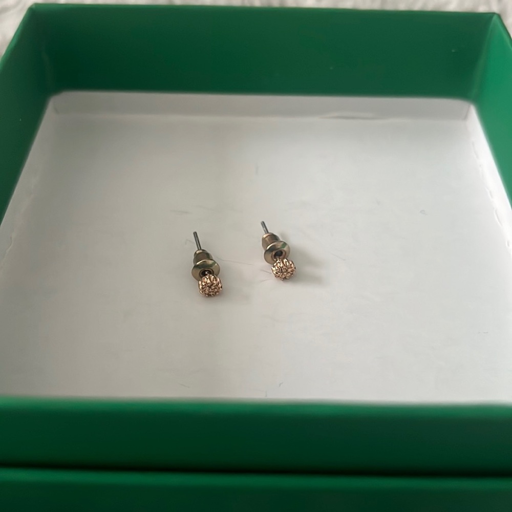 Small rose gold flower stud earrings